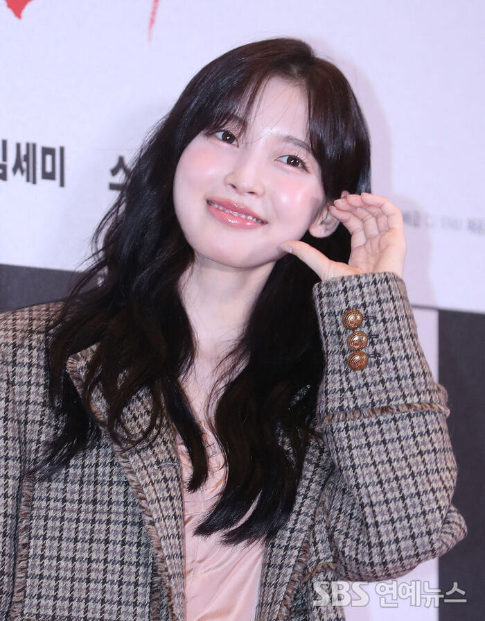 Arin Shines Bright With a Lovely Heart at 'Tazza: The Song of Beelzebub' VIP Premiere