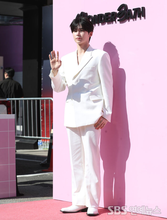 ZEROBASEONE's SUNG HANBIN Dazzles in All-White at Beauty Brand Event