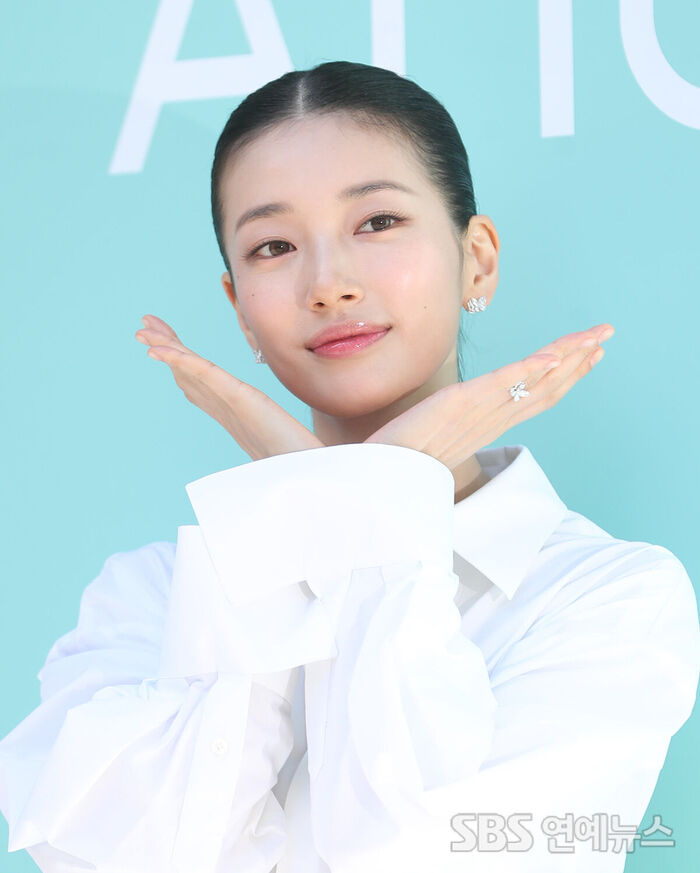 Suzy Blooms Like an Everlasting Flower at Beauty Brand Event in Seoul