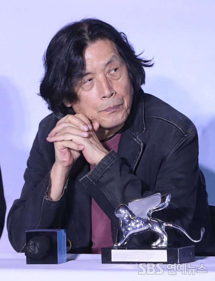 Director Lee Chang-dong, Venice Silver Lion Winner, Speaks at Press Screening for 'Possible Love'