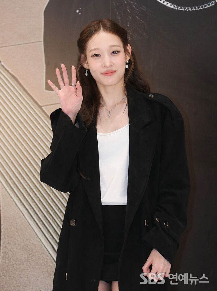 ALLDAY PROJECT's ANNIE Greets Fans With a Bright Wave at 'CRASH' Pop-Up Event