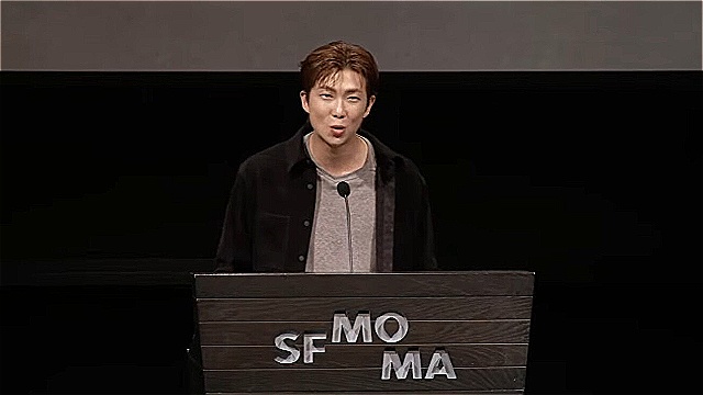 BTS RM, SFMOMA 큐레이터로 연설대 섰다..."혼란스러울 때마다 예술에 의지"