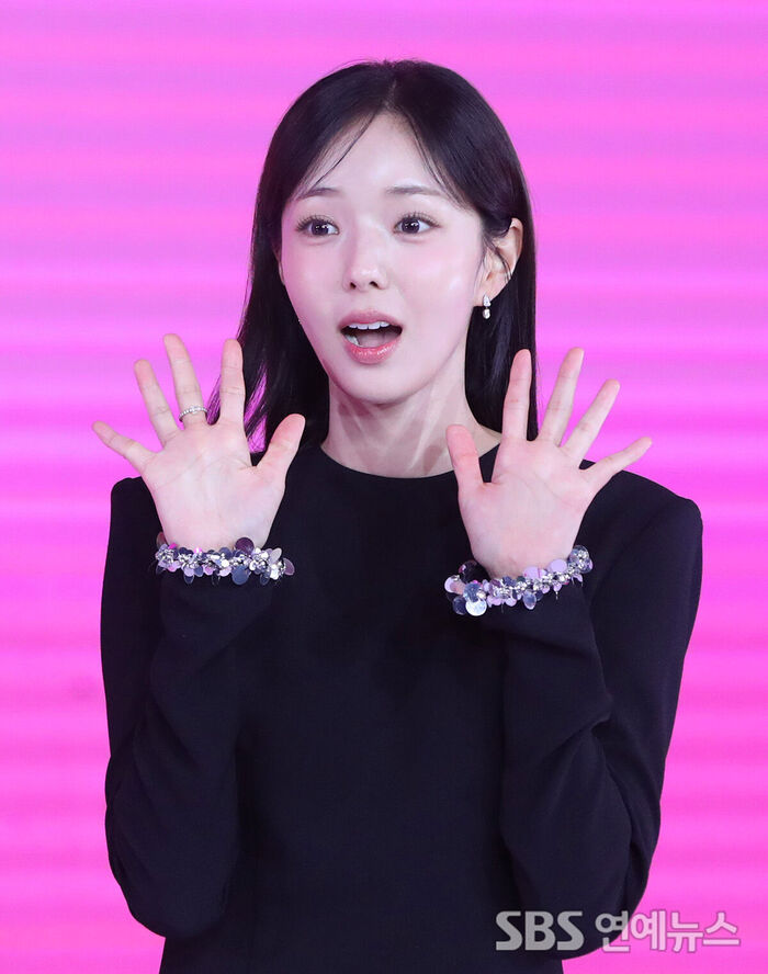 Chae Soo-bin Radiates Electric Charm at Press Event for Netflix's 'Take Charge of My Heart'