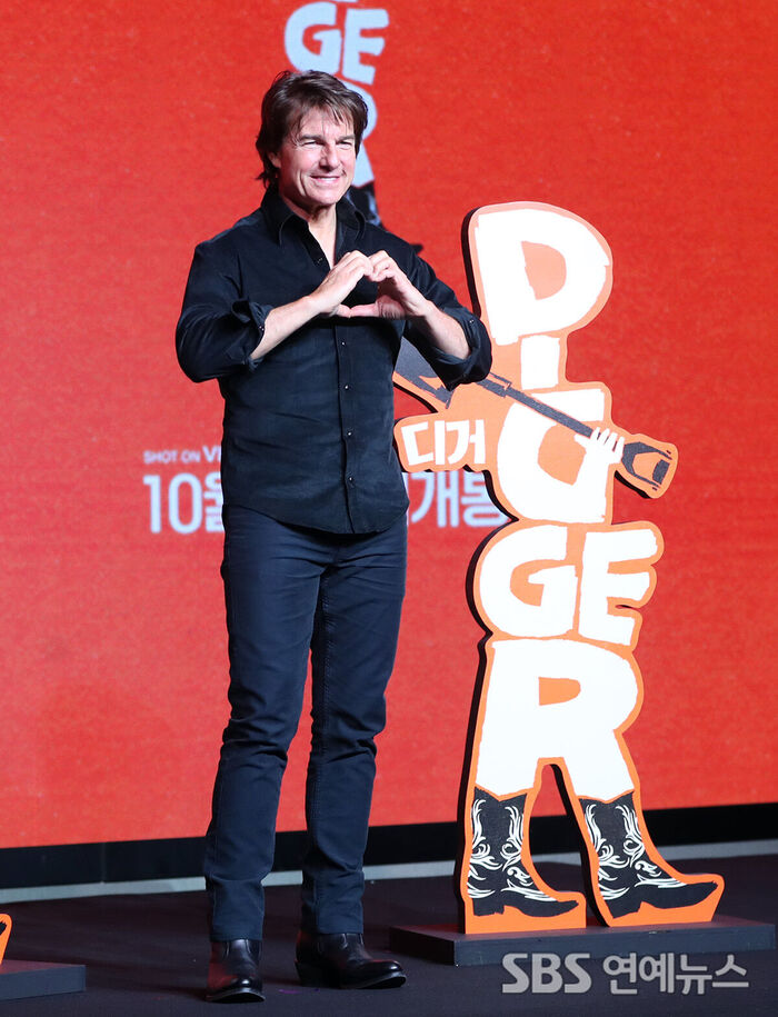 Tom Cruise Visits Korea for New Film 'Digger'