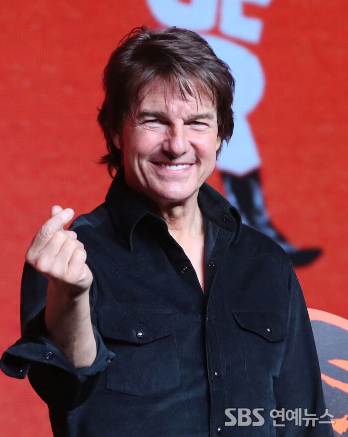 Tom Cruise Shows Off His Muscle-Memory 'K-Heart' at 'Digger' Seoul Press Conference