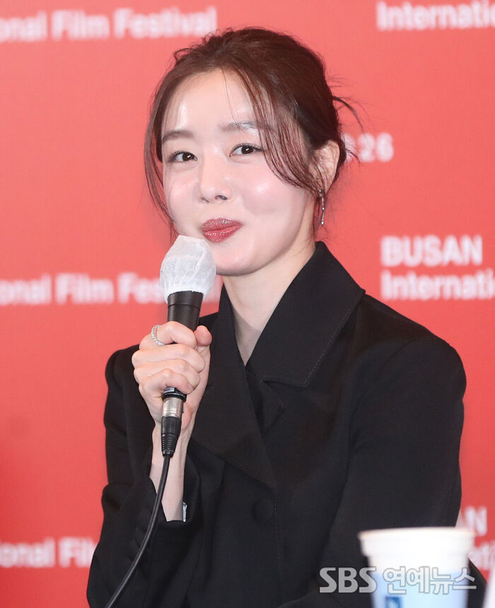 Han Sun-hwa Celebrates Birthday on Opening Day of Busan International Film Festival