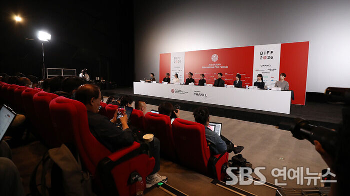 Cast of 31st BIFF Opening Film 'The Table: Day and Night' Gathers for Press Conference