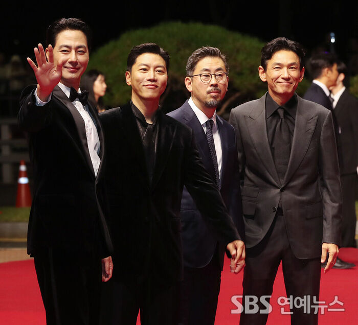 Director Na Hong-jin and the Cast of 'HOPE' Grace the Red Carpet at the 31st Busan International Film Festival