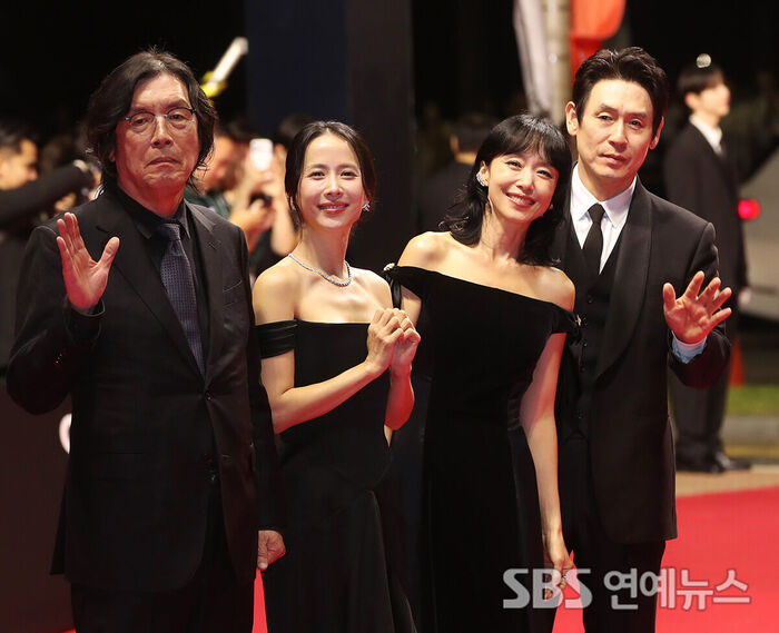 Director Lee Chang-dong and 'Possible Love' Stars Shine on the 31st Busan International Film Festival Red Carpet