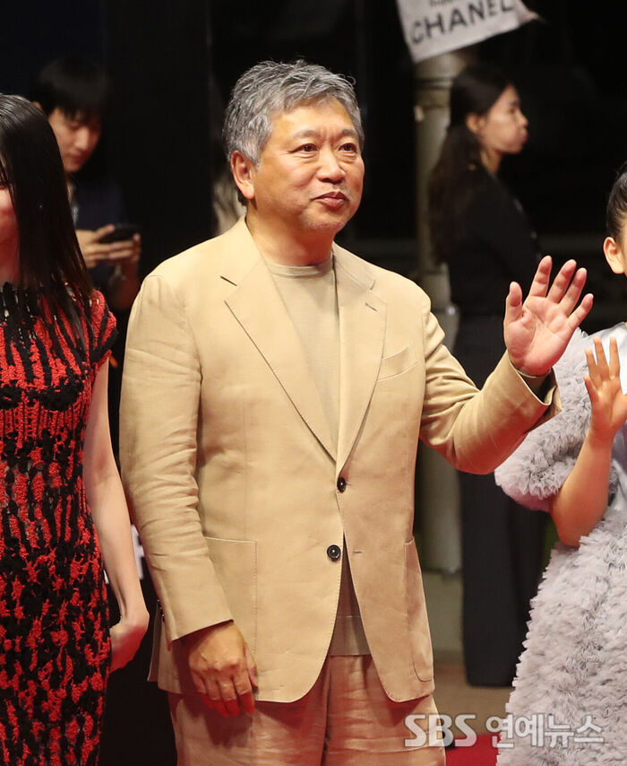 Director Kore-eda Hirokazu Graces the Red Carpet at the 31st Busan International Film Festival