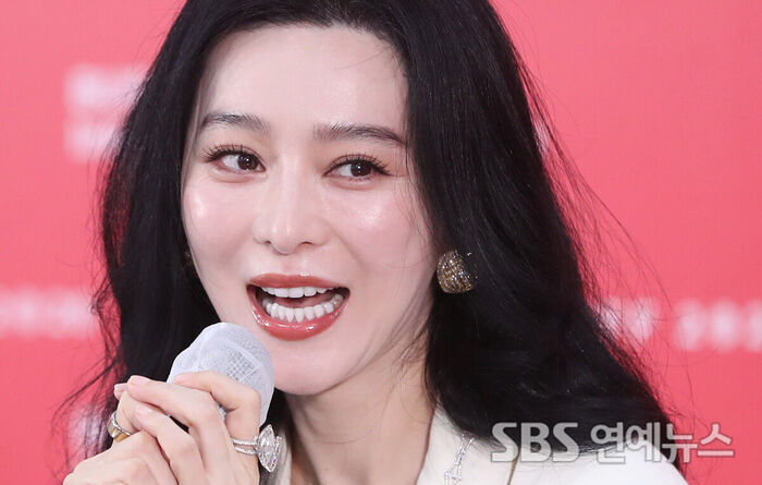 Fan Bingbing Greets the Crowd at the 31st Busan International Film Festival: 'Great to See You Again, Busan'