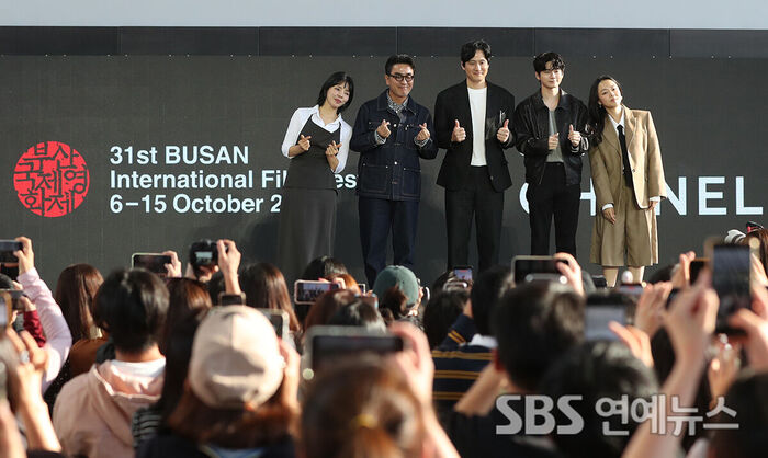 Director and Cast of 'Cattle Run' Meet Film Fans in Busan