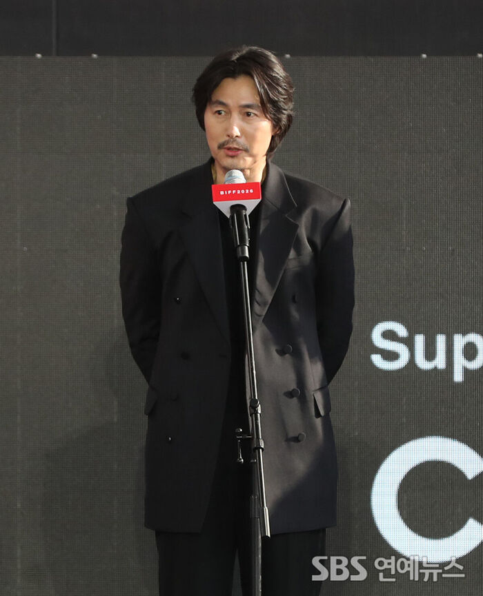 Jung Woo-sung at BIFF: 'Happy to Be Back in Busan'