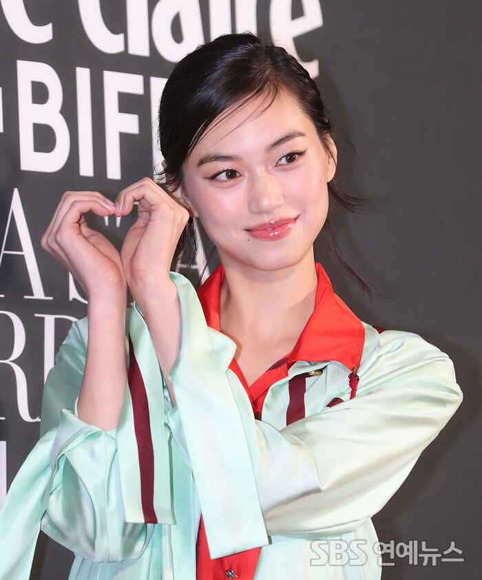 KIM DOYEON Charms with Lovely Hearts and Smiles