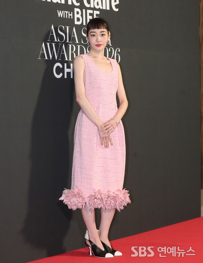 Kim Minha Colors Busan's Night in Pink at the 2026 Asia Star Awards