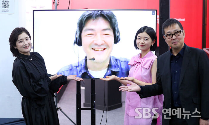 Cast and Producer of 'Satoko Always' Pose with Director on Screen at 31st BIFF