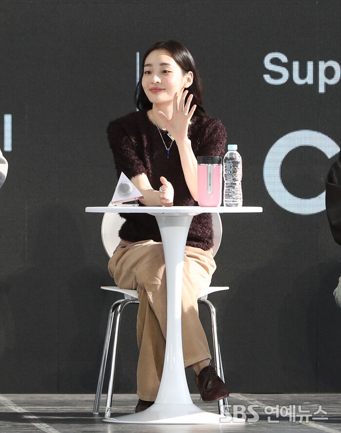 Kim Minha Asks Fans to Look Forward to 'Dead-End Job' at BIFF Open Talk