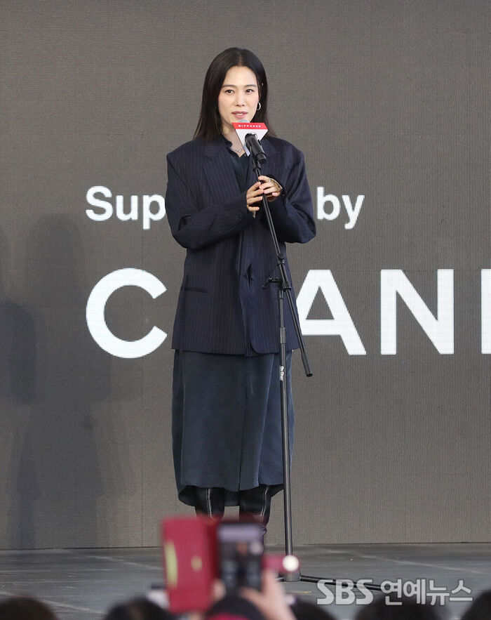 Kim Hyun-joo Greets Fans for 'Paradise Lost' at the 31st Busan International Film Festival