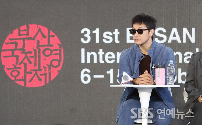 Son Suk-ku Visits the Busan International Film Festival for Series 'The Blue Road'