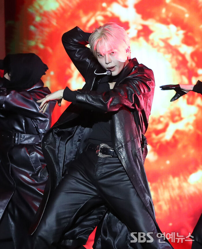 ZEROBASEONE's SUNG HANBIN Commands Attention With a Powerful Performance