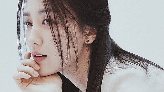 박하선, 6년간 진행했던 '씨네타운' 떠난다…연기 활동에 집중