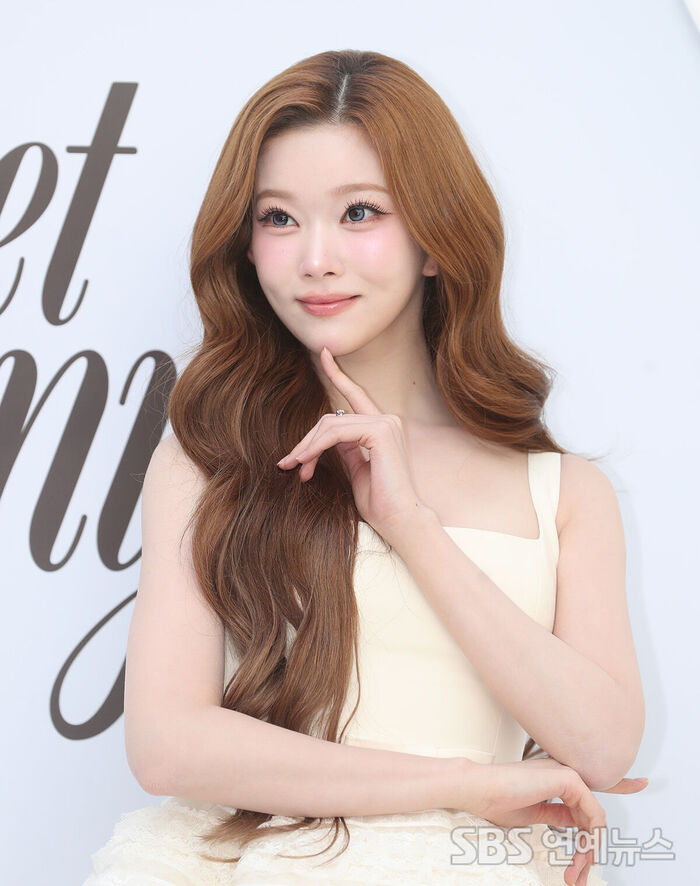 Billlie TSUKI Delivers Picture-Perfect Visuals at Beauty Brand Event