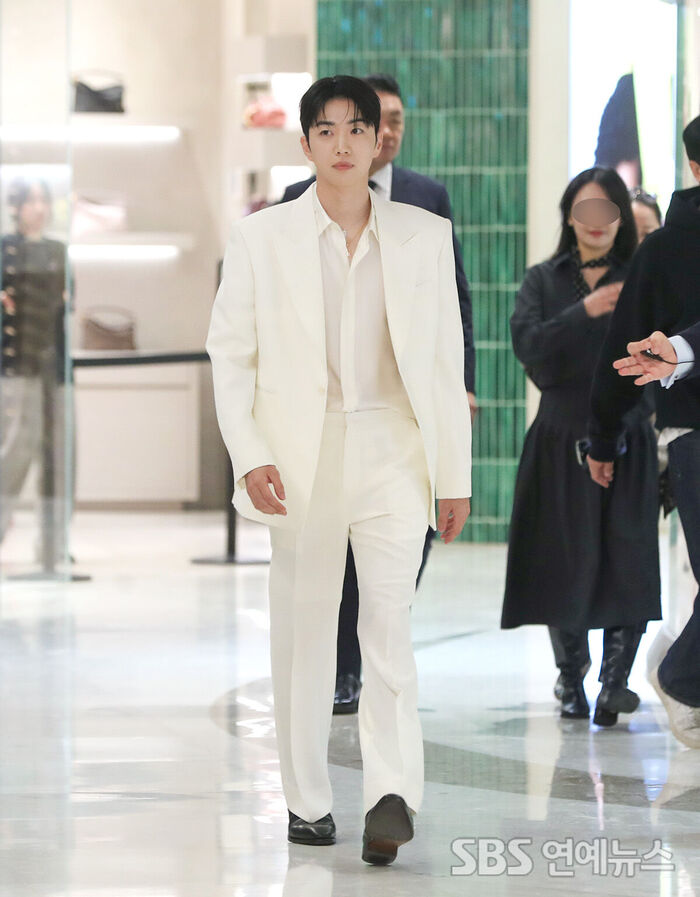 Kang Hoon Dazzles in an All-White Suit