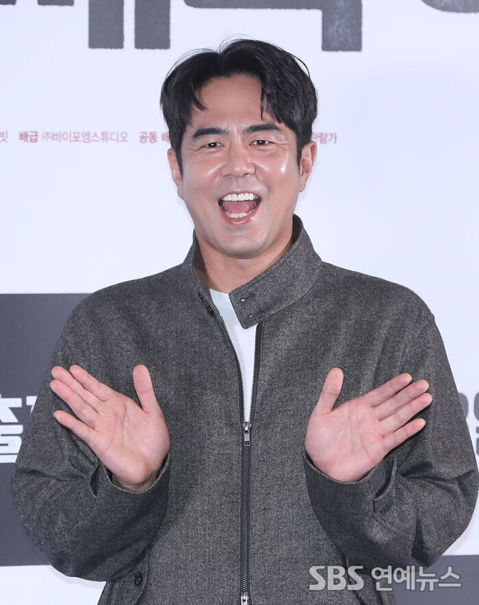 Jeon Seok-ho Greets the Press for 'The Secret of the CSAT'