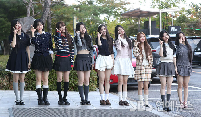 A2O LITE, Lee Soo-man's 'Hot Rookie' Girl Group, Strikes a Pose Ahead of Radio Appearance