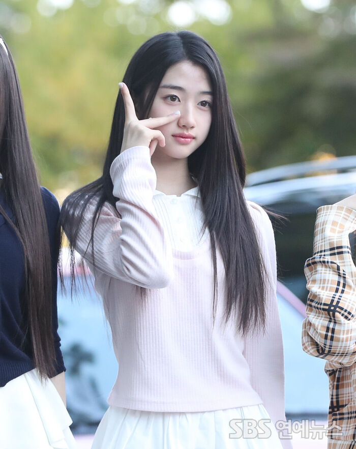 A2O LITE's AYUNE Embraces Autumn with Pure Charm