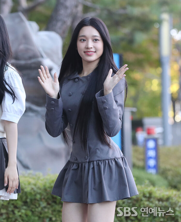 A2O LITE's HIMEKI Greets with a Refreshing Wave on Her Way to Radio Schedule