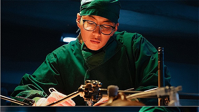 '닥터X' 김지원, 장승조 핏빛 손 덥석&hellip;생명윤리 짓밟은 악마 향한 응징 예고