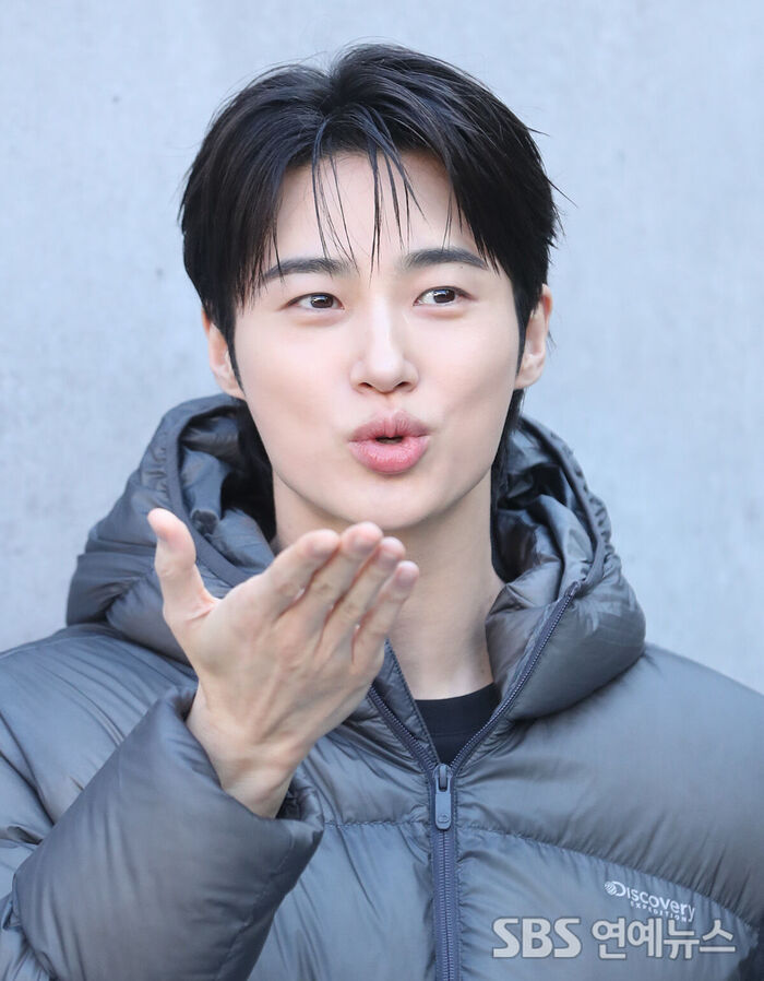 Byeon Wooseok Charms with a Sweet Pose: 'Accept My Hand Kiss'