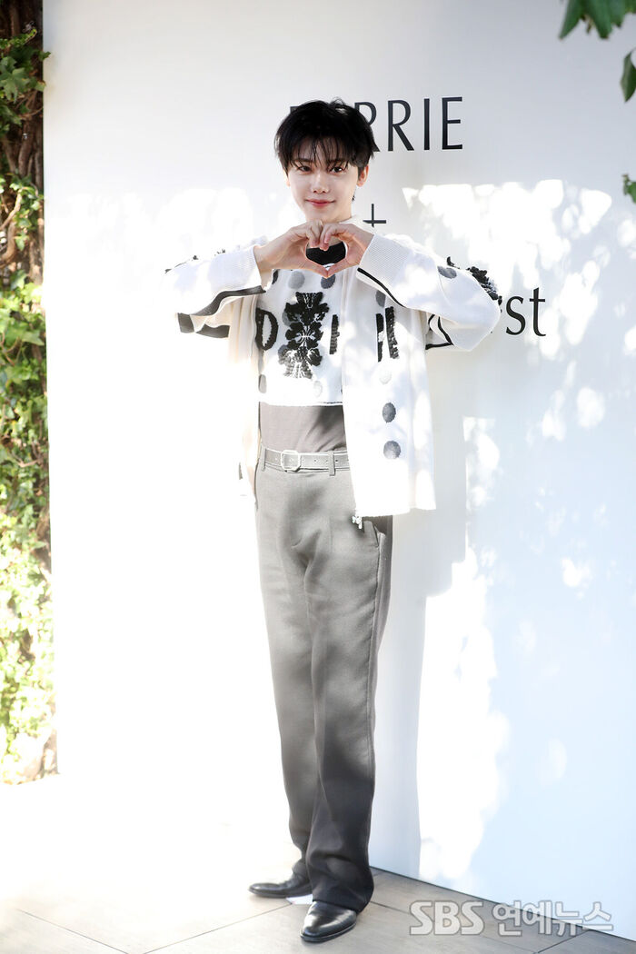 NCT's Jaemin Greets with a Heart at Fashion Brand Launch Event