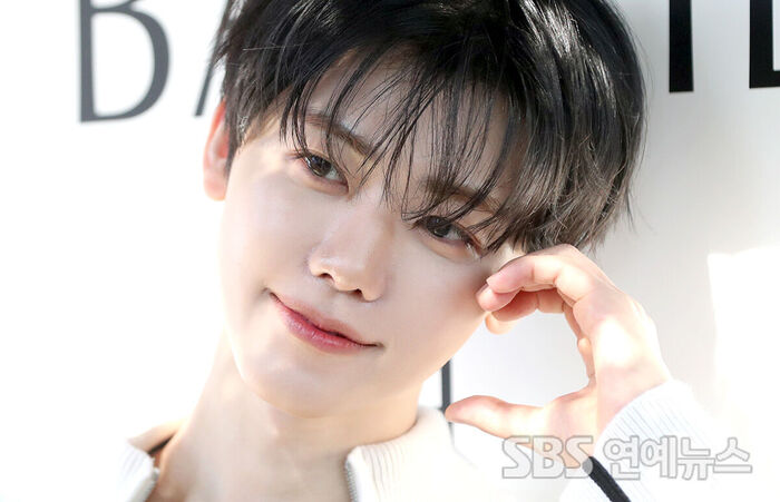 NCT's Jaemin Shines with a Smile Bathed in Autumn Sunshine
