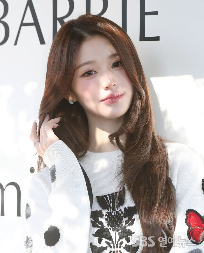 IVE's JANG WONYOUNG Stuns as a 'Radiant Flower in Every Season'