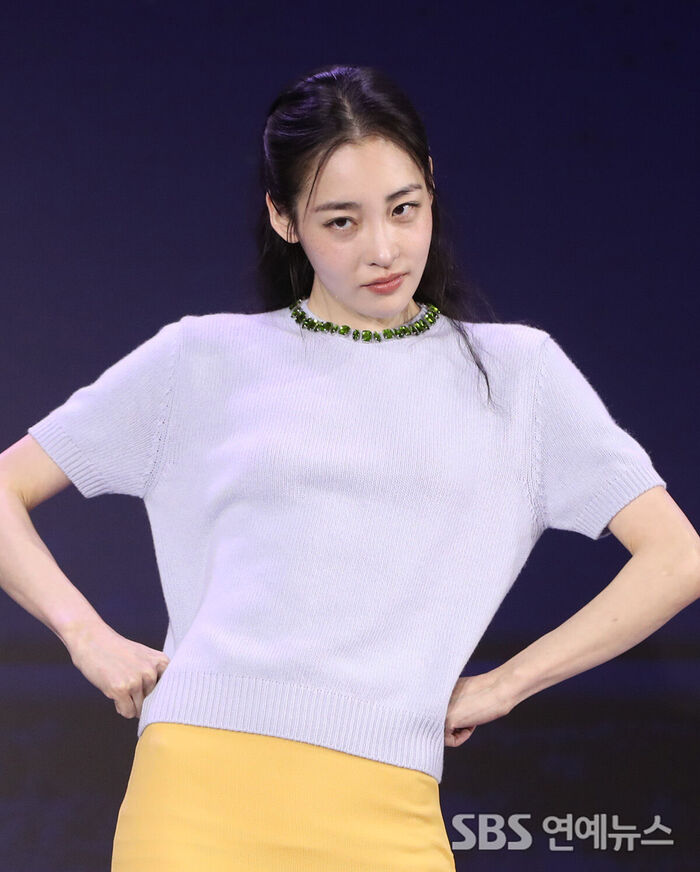 Kim Minha Shows Off Her Chic Charm at Netflix's 'Dead-End Job' Press Conference