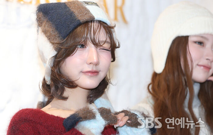 KiiiKiii's JIYU Melts the Chill with a Warm Wink