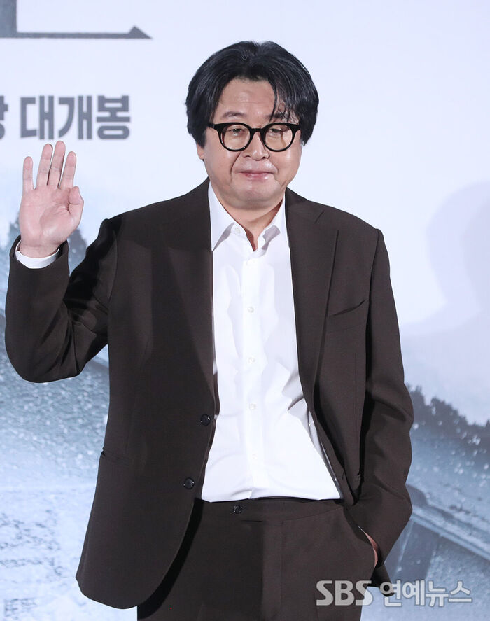 Kim Yun-seok Takes the Spotlight as the Lead of 'Heavy Snow'
