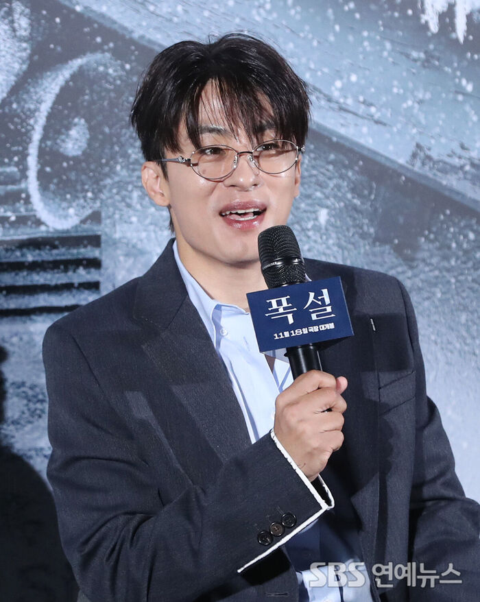 Koo Kyo-hwan Greets the Press with Film 'White Blast'